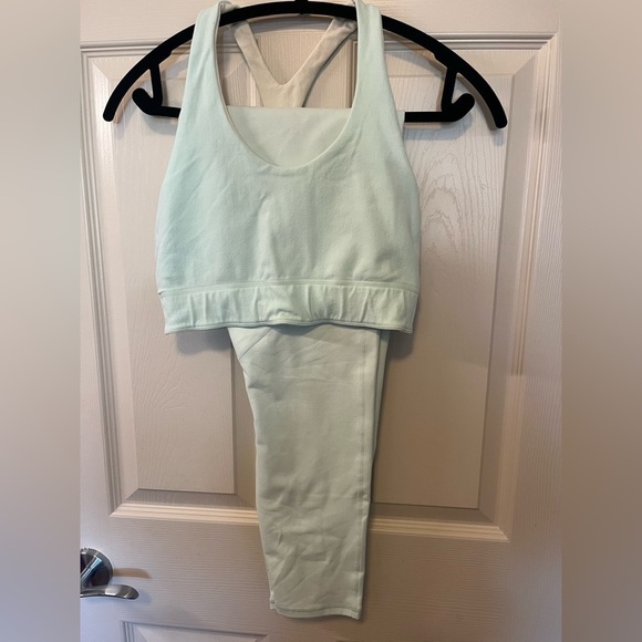 FABLETICS Mint and Cream PowerHold Workout Set - Picture 1 of 5